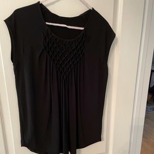 Great for summer party or travel. Beautiful smocked front.